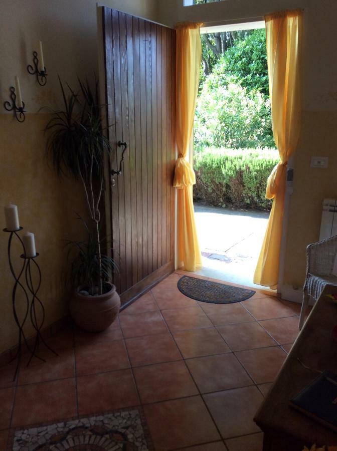 Via Bruno Rossi 23 Bed & Breakfast Ambrogio ภายนอก รูปภาพ